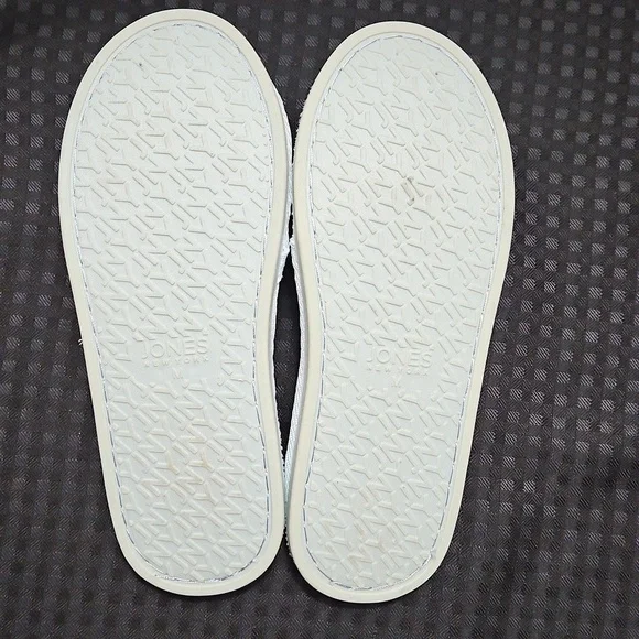 Jones Of New York, Baby Blue, Slipper, Houseshoes, Size Med.(6 1/2- 7 1/2) - Picture 4 of 6
